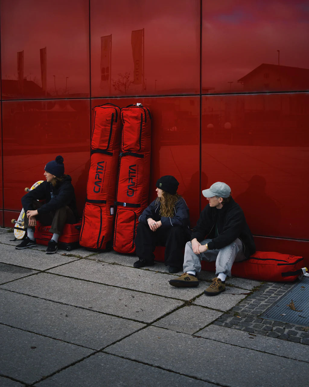 Capita Explored Wheeled Board Bag RED 2026